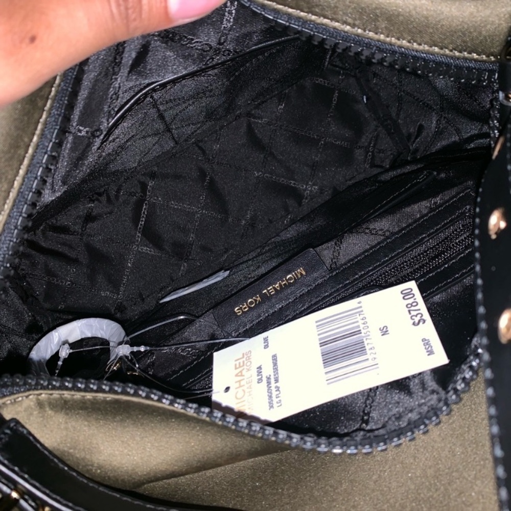 New MK 🍁 olive/ black gold studd large crossbody - Picture 4 of 7